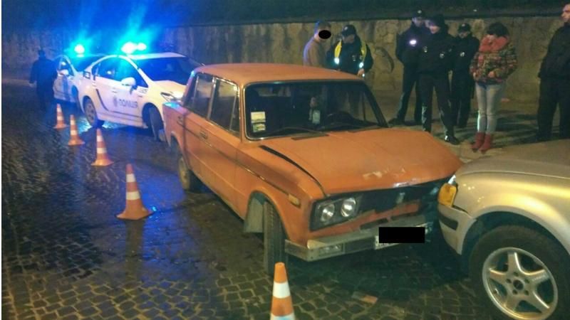 П'яний чоловік вночі викрав авто і скоїв дві аварії 