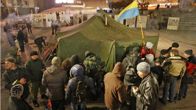 Как типчики в камуфляже устроили в центре Киева балаган  - 21 февраля 2016 - Телеканал новин 24