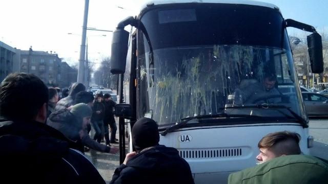 Яичное воскресенье в Запорожье: как в городе разгоняли любителей Ленина Яичное воскресенье в Запорожье: как в городе разгоняли любителей Ленина