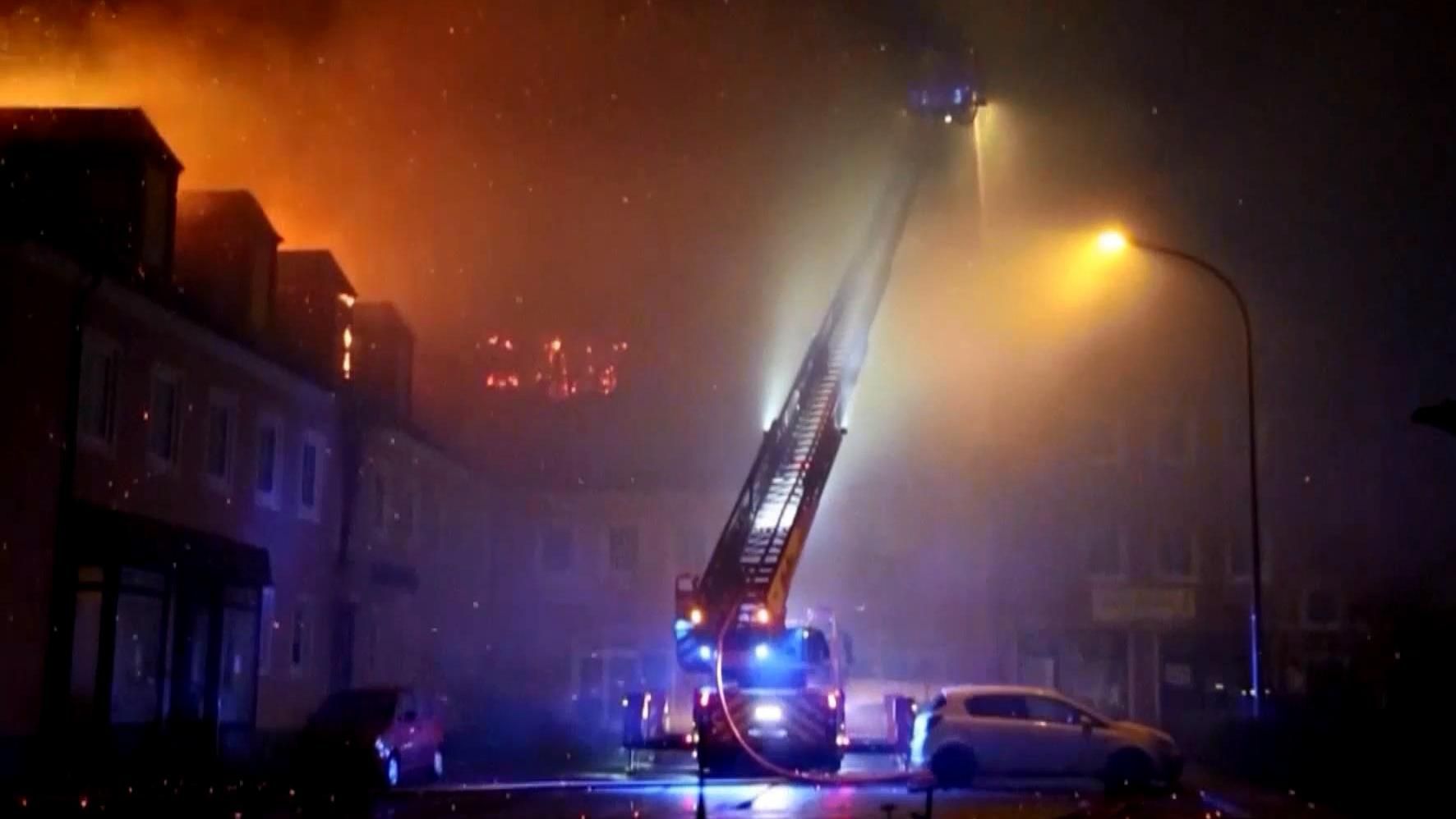 У Німеччині спалюють центри для біженців У Німеччині спалюють центри для біженців