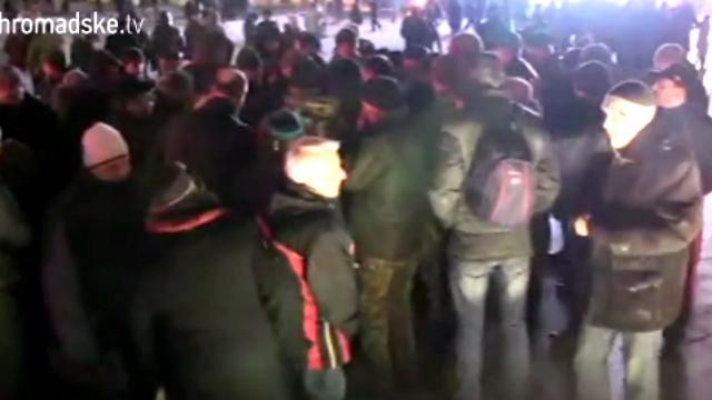 Пики — у кращих традиціях "антимайдану", — волонтер про радикалів на Майдані Пики — у кращих традиціях "антимайдану", — волонтер про радикалів на Майдані