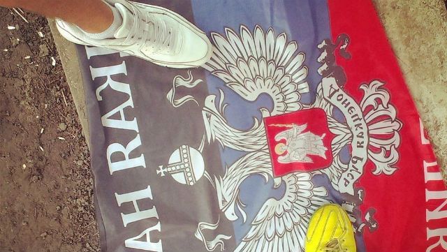 Спротив молоді. У Донецьку школярі намагались зірвати прапори "ДНР" Спротив молоді. У Донецьку школярі намагались зірвати прапори "ДНР"