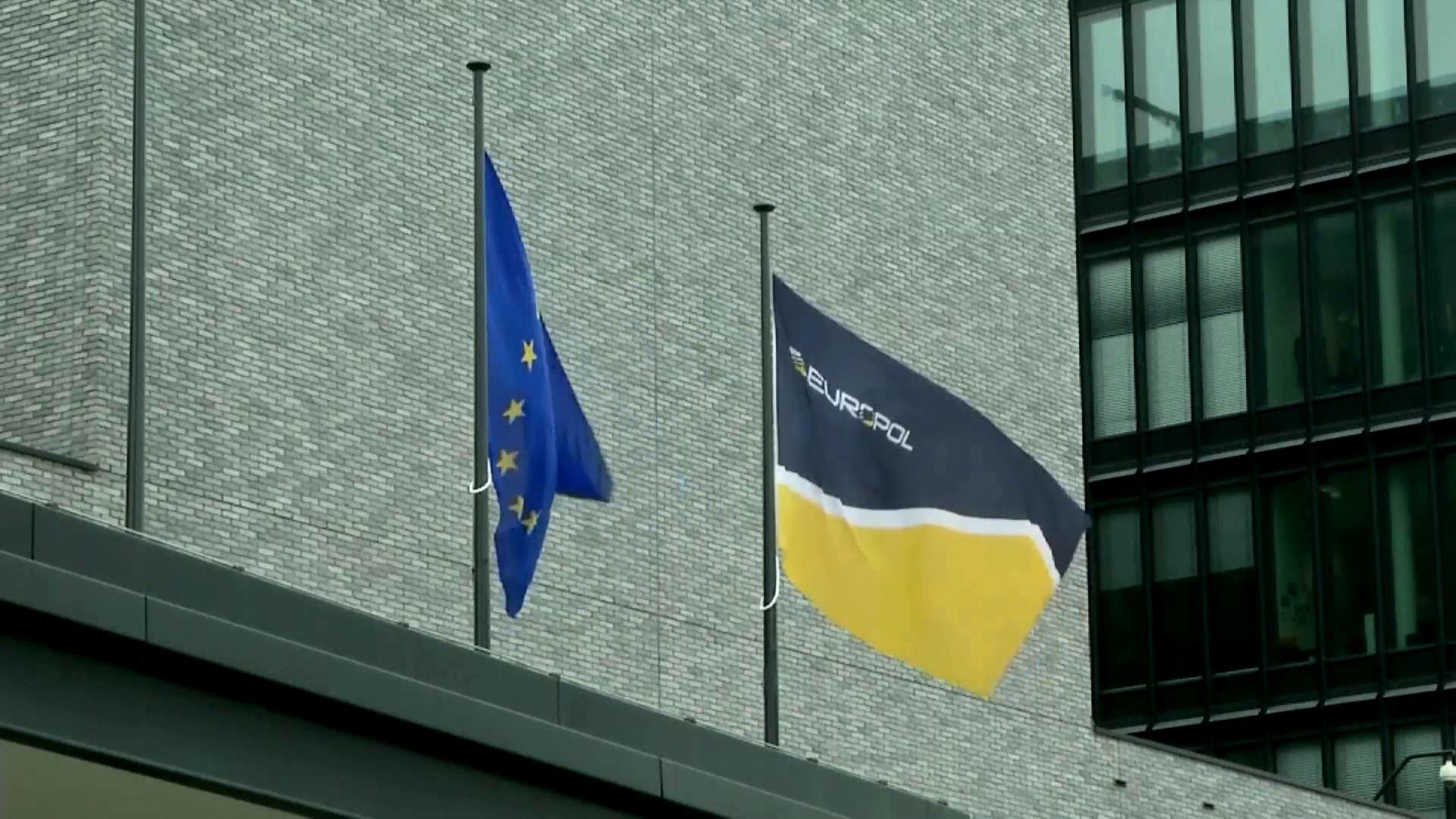 Европейская полиция объявила войну перевозчикам беженцев
Европейская полиция объявила войну перевозчикам беженцев