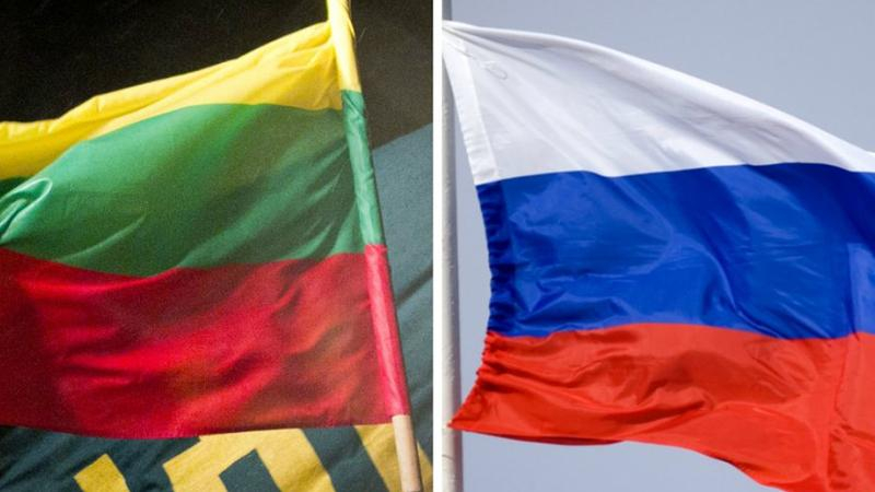 Жители литовского городка собрали подписи против российского флага на центральной площади