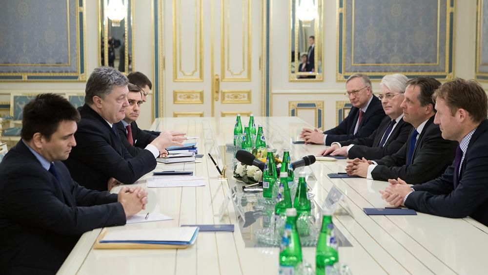 Порошенко обсудил с лидером голландской партии референдум относительно Украины Порошенко обсудил с лидером голландской партии референдум относительно Украины