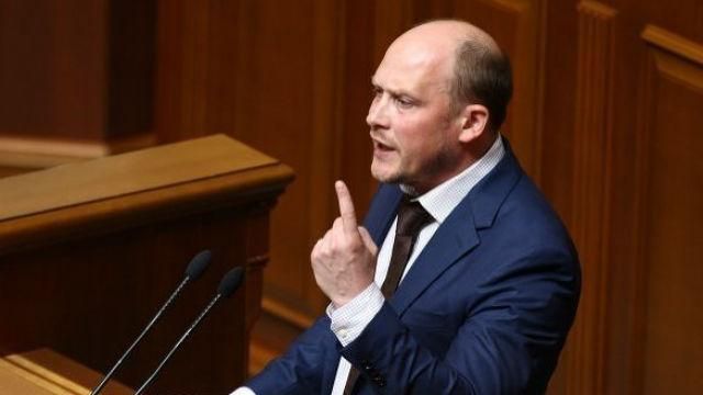 Фракцию Порошенко покинул еще один нардеп Фракцию Порошенко покинул еще один нардеп