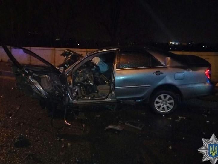 Шалена втеча від поліції закінчилася смертельним зіткненням у стовп Шалена втеча від поліції закінчилася смертельним зіткненням у стовп