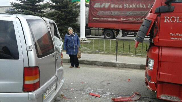 Русский грузовик попал в ДТП под Львовом
