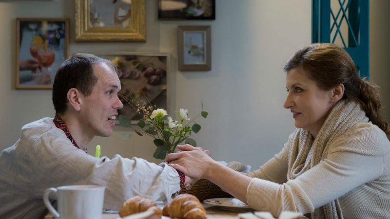 Порошенко показал, как жена угощала кофе известного переселенца Порошенко показал, как жена угощала кофе известного переселенца