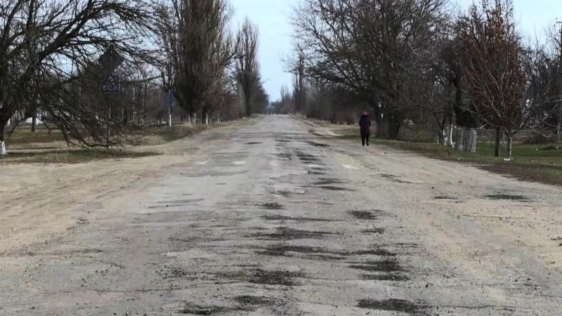 В Херсонской области военные на танках ездят за водкой