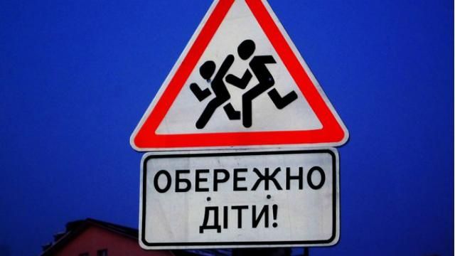 Мужчина героически спас ребенка, рискуя собственной жизнью: появилось видео Мужчина героически спас ребенка, рискуя собственной жизнью: появилось видео