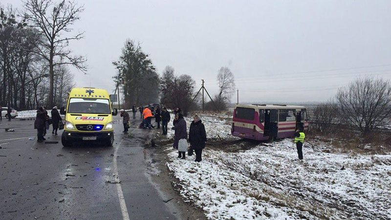 Автобус із пасажирами потрапив у ДТП на Львівщині: є загиблі