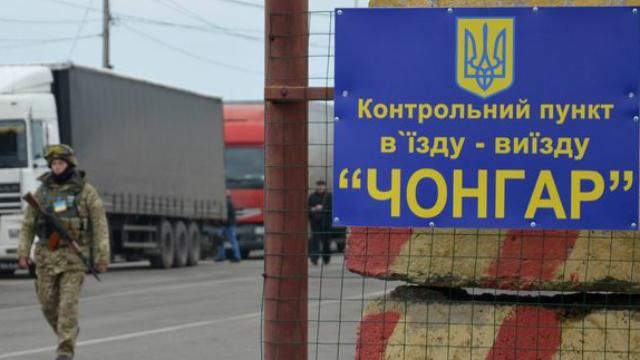 Окупанти перестали впускати в Крим машини з українськими номерами Окупанти перестали впускати в Крим машини з українськими номерами