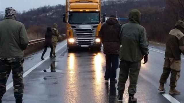 Активисты готовятся возобновить блокаду российских грузовиков