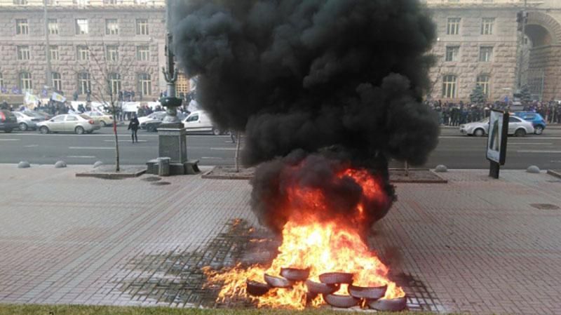 У Києві запалили шини