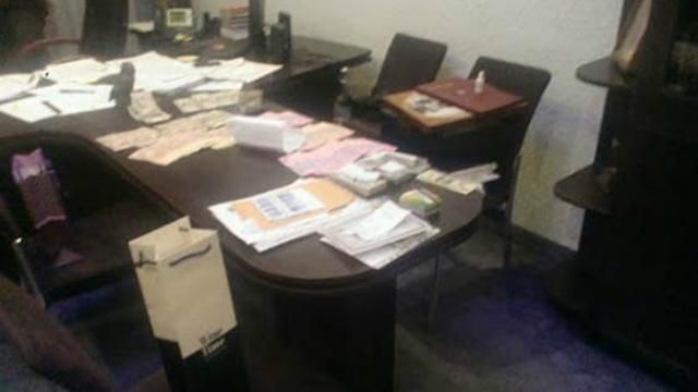 СБУ похвасталась "уловом" масштабной антикоррупционной спецоперации в Тернопольской области СБУ похвасталась "уловом" масштабной антикоррупционной спецоперации в Тернопольской области