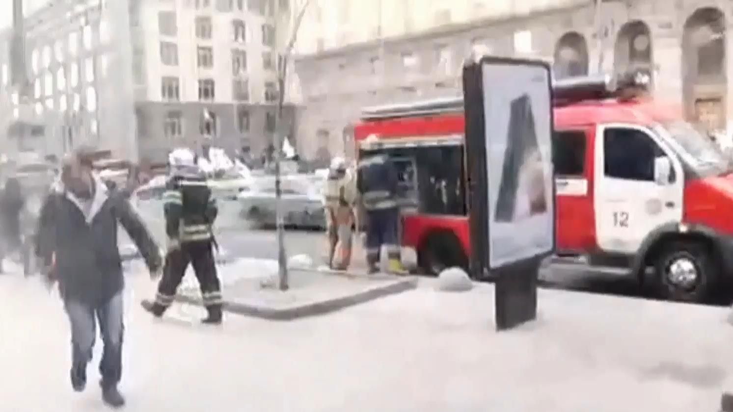 Таксисти злякались конкурента Uber і запалили шини у Києві Таксисти злякались конкурента Uber і запалили шини у Києві