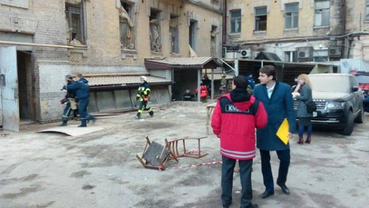 Будинок завалився в центрі Києва: під руїнами є люди