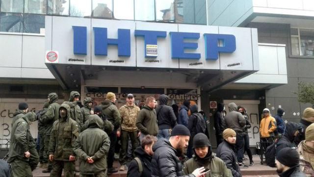 "Інтер" злякався "Азову" – просять захисту у Порошенка