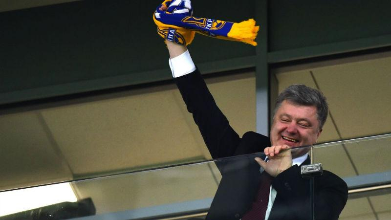 Кого из президентов Украины освистывали на футбольных матчах