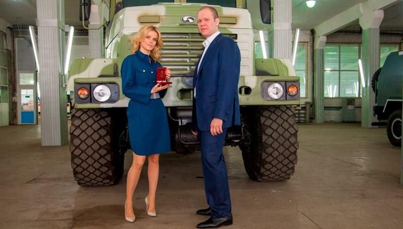 Красавица из "Народного фронта" вышла замуж за коллегу по партии Красавица из "Народного фронта" вышла замуж за коллегу по партии