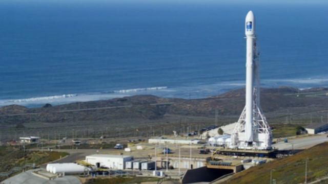 Ракету Falcon 9 не пустили за считанные минуты до старта