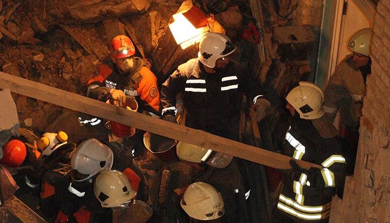 Постраждалі розповіли, скільки ще людей може бути під завалами на Хмельницького Постраждалі розповіли, скільки ще людей може бути під завалами на Хмельницького