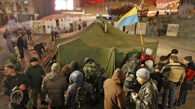 "Третий Майдан" сдулся: из-под стелы демонтировали последнюю палатку