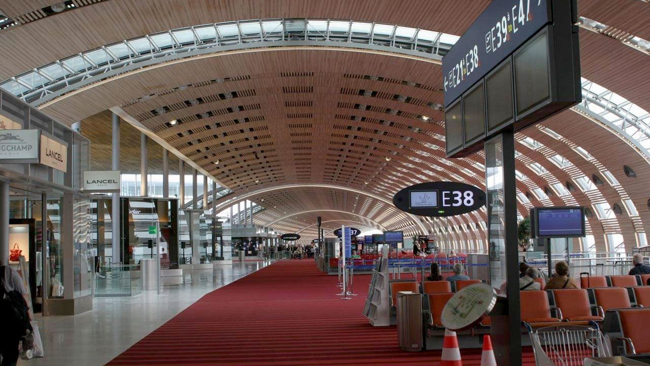 Українці потрапили у полон французького аеропорту через туристичну компанію, — МЗС Українці потрапили у полон французького аеропорту через туристичну компанію, — МЗС