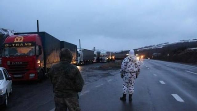 В полиции обнародовали список дорог, по которым разрешено передвигаться российским грузовикам
