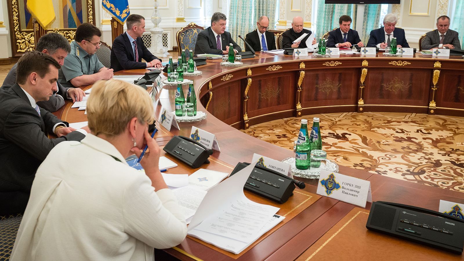 Порошенко созывает специальное заседание СНБО по Крыму