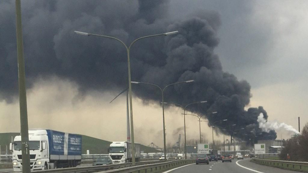 В бельгийском Антверпене раздался громкий взрыв В бельгийском Антверпене раздался громкий взрыв