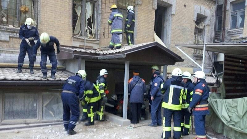 Рятувальникам потрібна ще доба, щоб розібрати завали в Києві