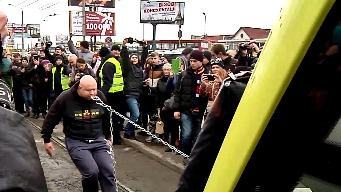 Як львівський богатир тягнув зубами трамвай Як львівський богатир тягнув зубами трамвай