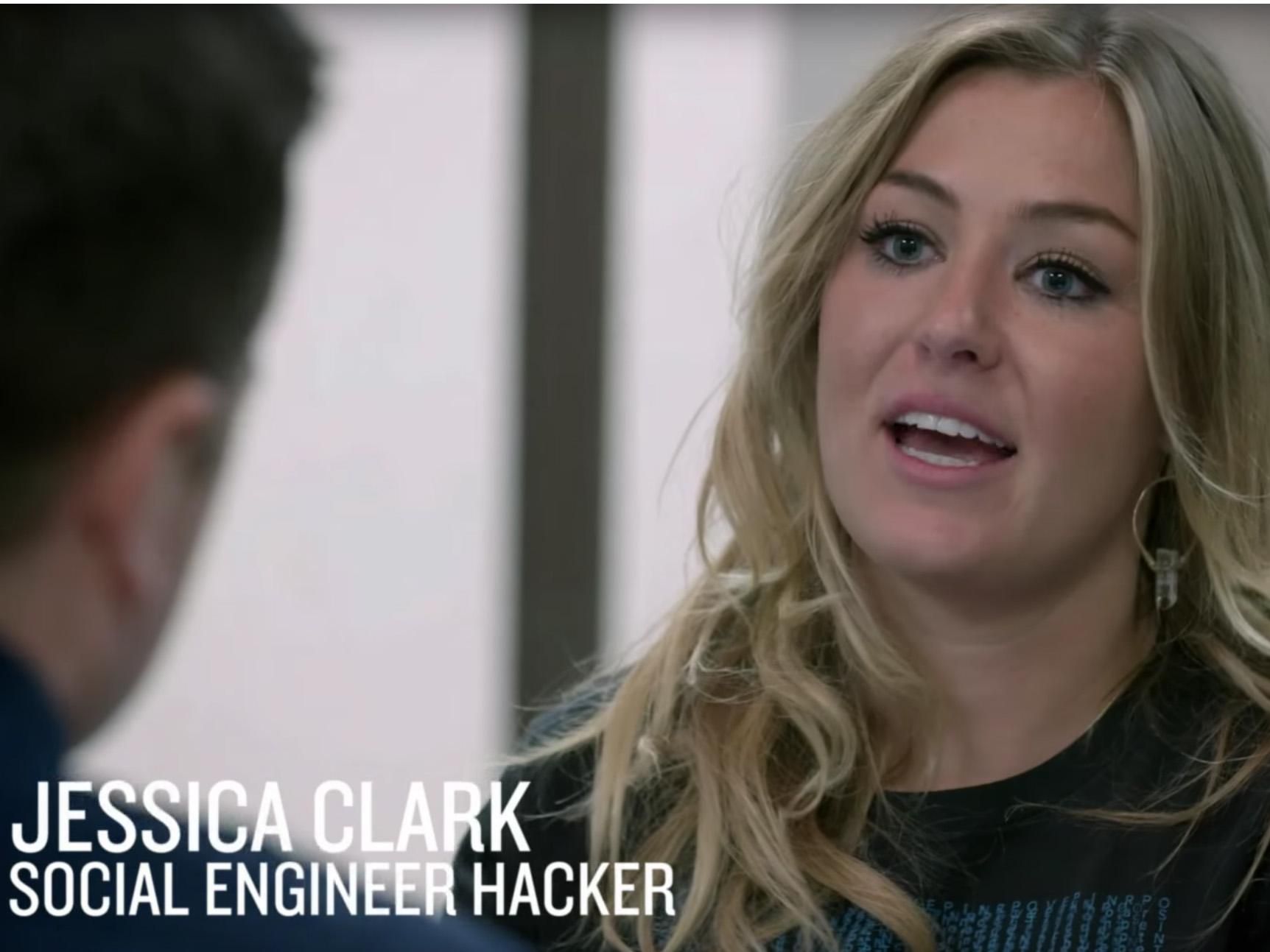 Хакер показала, как можно "взломать" чужой аккаунт с помощью звонка по телефону Хакер показала, как можно "взломать" чужой аккаунт с помощью звонка по телефону