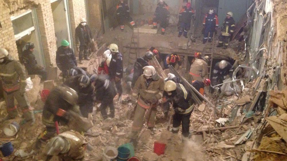 З-під завалів будинку в Києві витягнули два тіла