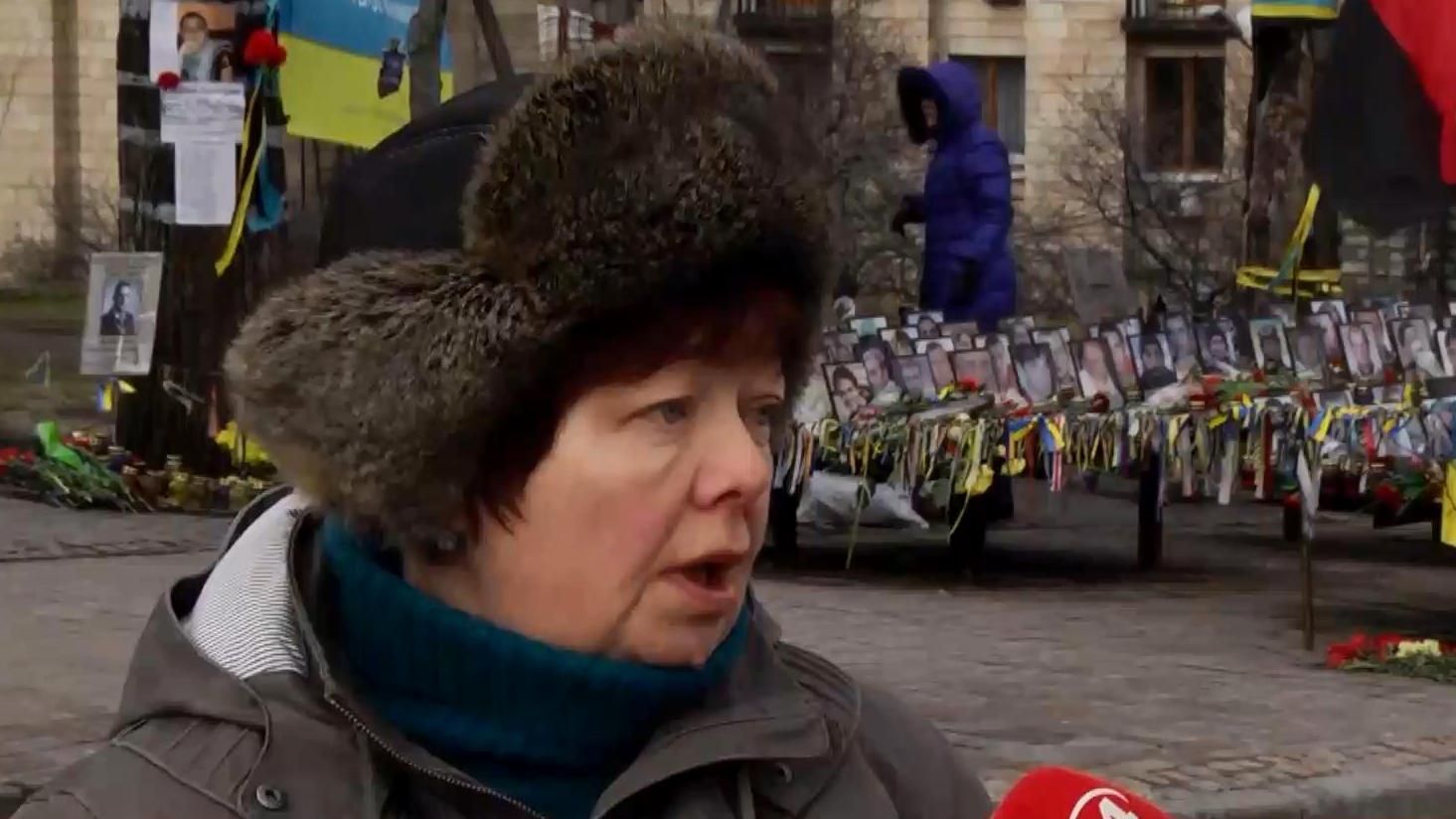 Озброєні лопатами кияни закликають небайдужих прибрати алею Небесної сотні Озброєні лопатами кияни закликають небайдужих прибрати алею Небесної сотні