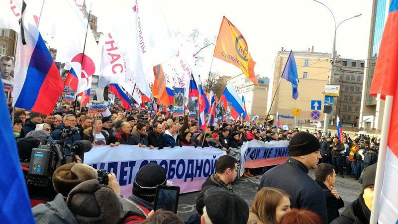 Тысячи людей в Москве вышли "за нашу и вашу свободу"