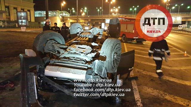 Масштабна аварія у Києві: з’явилися фото Масштабна аварія у Києві: з’явилися фото