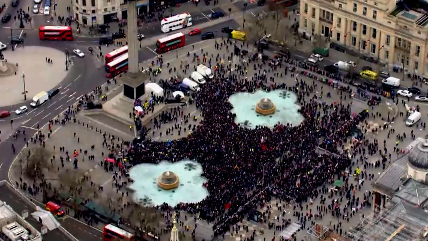 Британці висунули своєму керівництву "ядерний ультиматум" Британці висунули своєму керівництву "ядерний ультиматум"