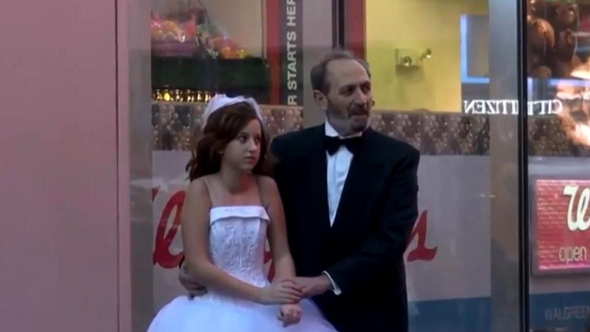 Як американці відреагували на шлюб між дівчинкою та літнім чоловіком Як американці відреагували на шлюб між дівчинкою та літнім чоловіком