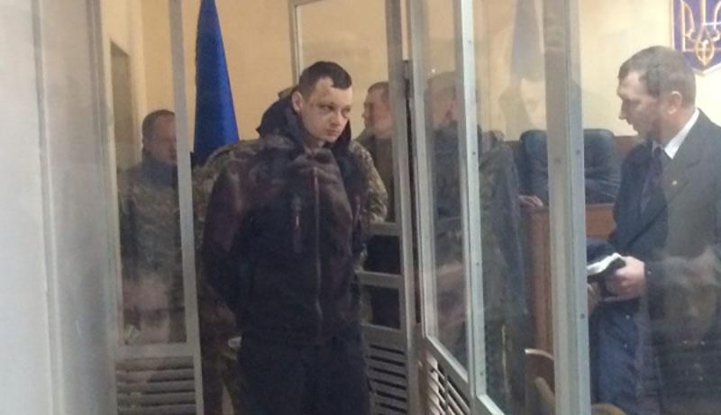 Краснов уже в суде. Активисты "Азова" зажгли файеры