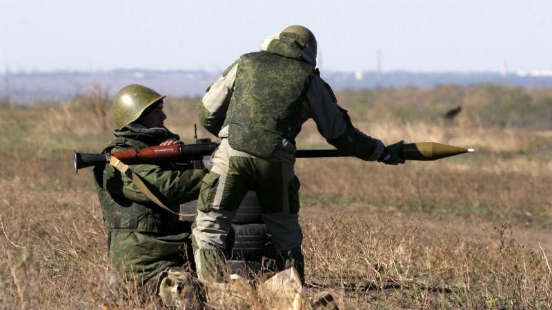 Боевики обстреляли машину мобильной группы, есть раненые, — волонтер 