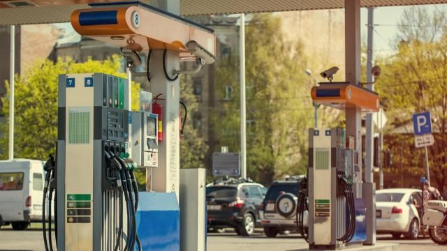 Крім світла і горілки, в Україні може здорожчати ще й бензин Крім світла і горілки, в Україні може здорожчати ще й бензин