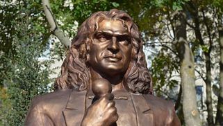 Бронзового Скрябина в Луцке демонтировали