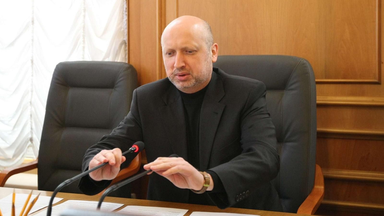 Турчинов отказался от должности в правительстве
