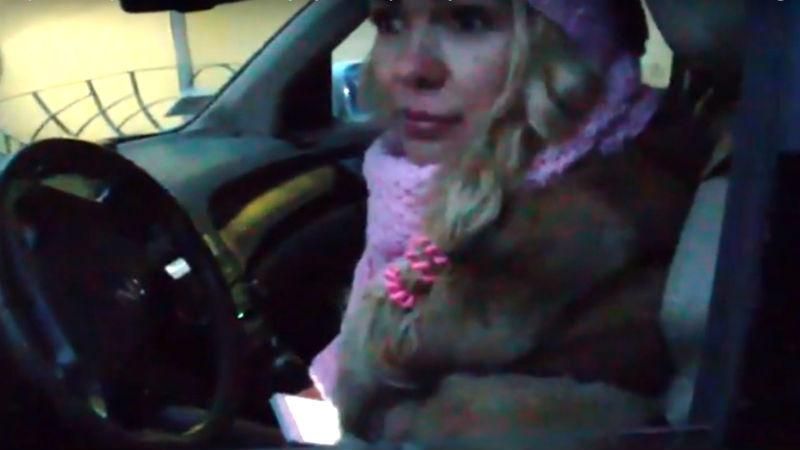 Еще одна киевская блондинка устроила полицейским шоу