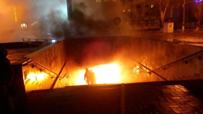 Пожежа у центрі Херсону – вогонь спалахнув в переході Пожежа у центрі Херсону – вогонь спалахнув в переході