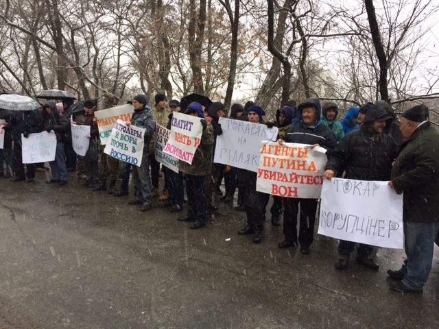 "Укргаздобычу" уже третьи сутки пикетируют недовольные сотрудники