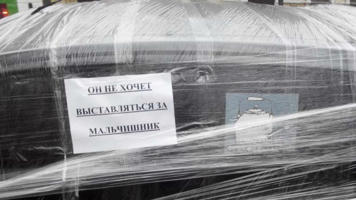 Друзья поиздевались над машиной жениха, потому что не устроил холостяцкий вечер Друзья поиздевались над машиной жениха, потому что не устроил холостяцкий вечер